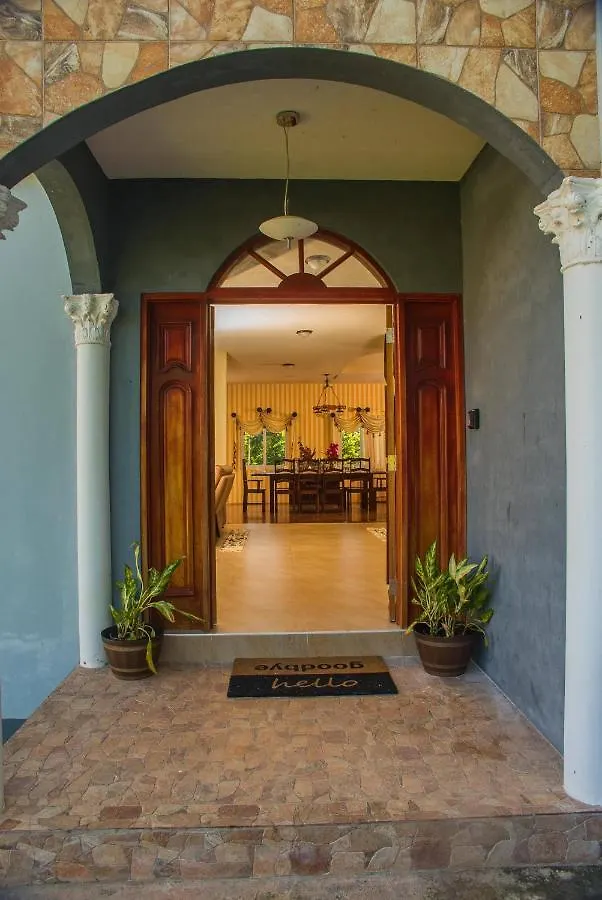Runaway To Tranquility, Overlooking The Bay Runaway Bay Holiday home